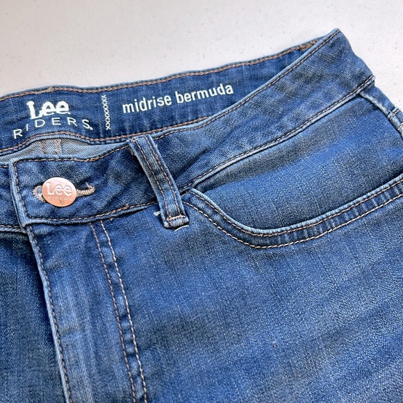 Lee Riders Bermuda Shorts Women’s Size Medium Blue Denim Midrise - Picture 2 of 6